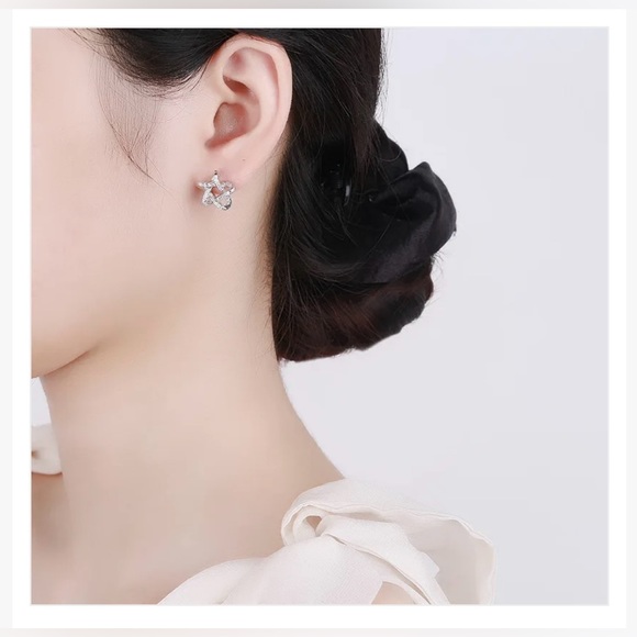 New Simulated Diamonds Sterling Silver Twinkle Star Stud Earrings - Picture 6 of 7